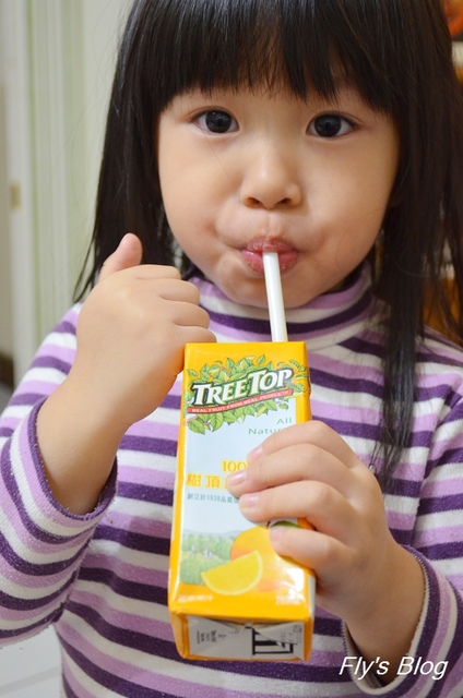 青森津輕完熟蘋果汁、樹頂柳橙汁，好喝好喝！！（上網買不用傻傻自己搬） @我眼睛所看見的世界（Fly&#039;s Blog）