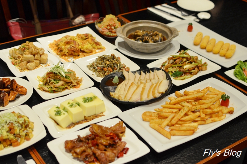 華國飯店的深夜食堂，美食加上現場演唱，氣氛滿點！（長虹酒吧） @我眼睛所看見的世界（Fly&#039;s Blog）