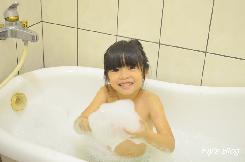 我愛泡泡浴－德國克奈圃 莓果／蘋果精油泡泡浴，讓孩子自動自發洗澡的秘密武器 @我眼睛所看見的世界（Fly&#039;s Blog）