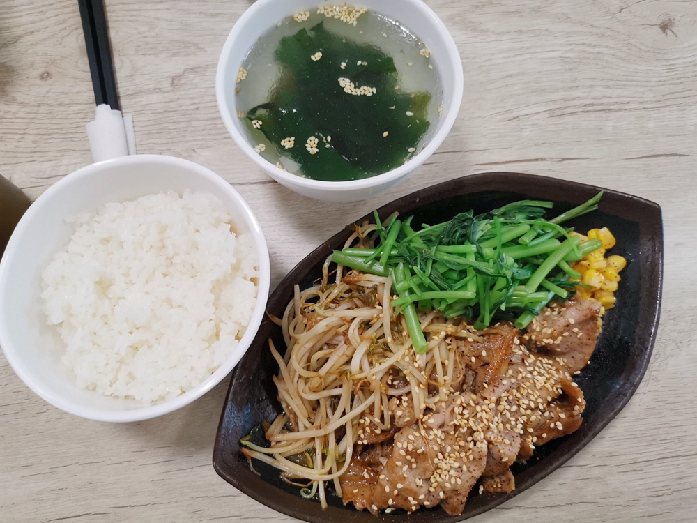 新知家庭料理食堂，超低調的日式家庭食堂，份量足且美味（已歇業） @我眼睛所看見的世界（Fly&#039;s Blog）