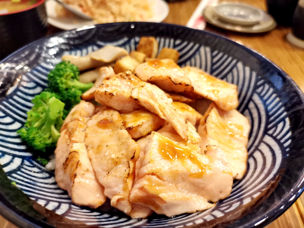海益行生魚片專賣店，也有賣熱炒、燒烤、炸物，低調平價的台式日本料理 @我眼睛所看見的世界（Fly&#039;s Blog）