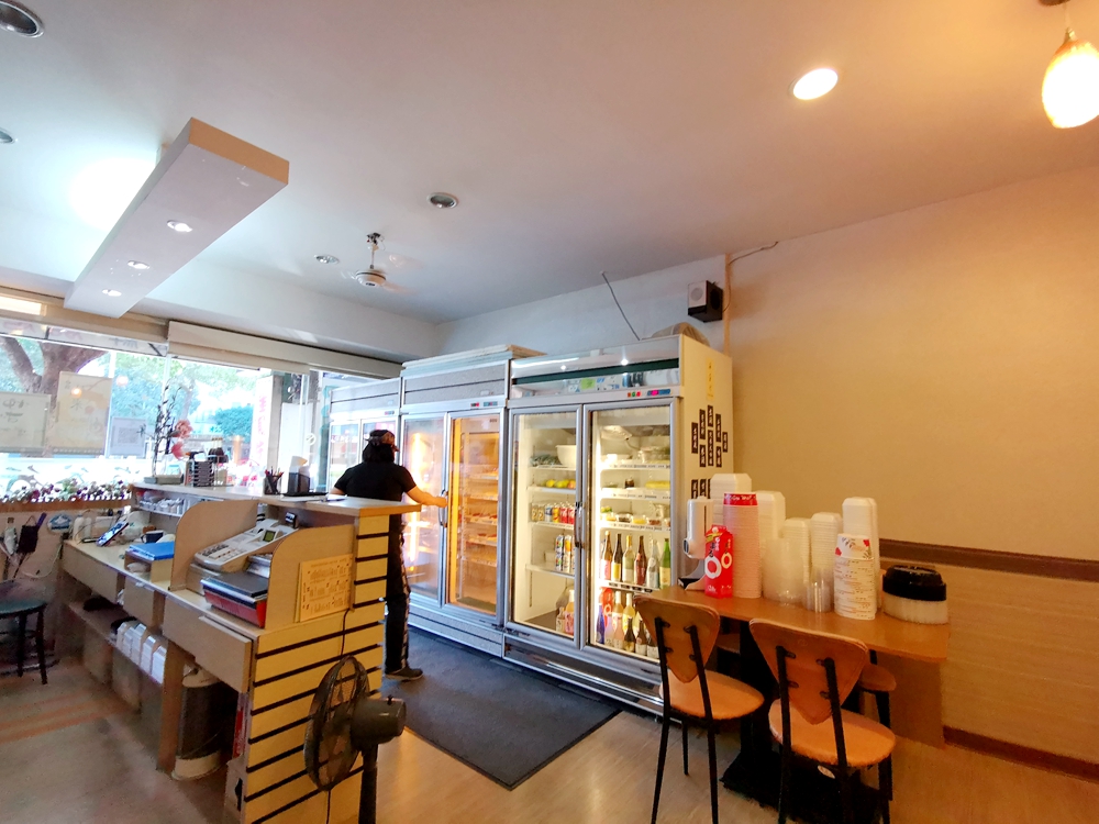 海益行生魚片專賣店，也有賣熱炒、燒烤、炸物，低調平價的台式日本料理 @我眼睛所看見的世界（Fly&#039;s Blog）