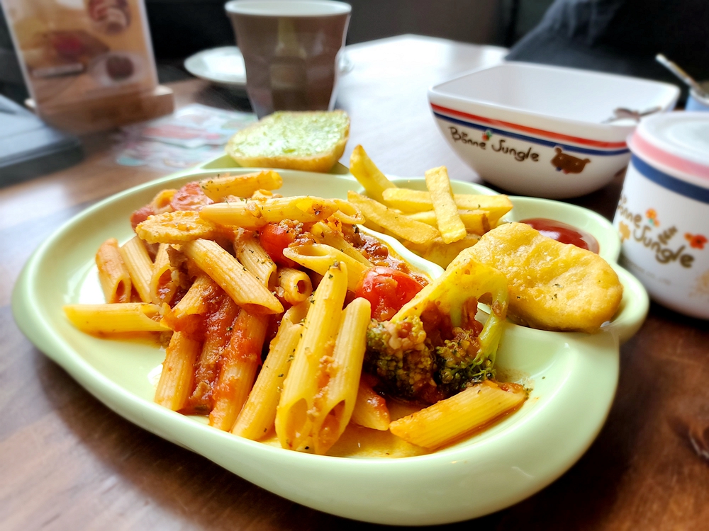 默爾義大利餐廳，義大利麵相當美味，訂位可以指定靠窗位置 @我眼睛所看見的世界（Fly&#039;s Blog）