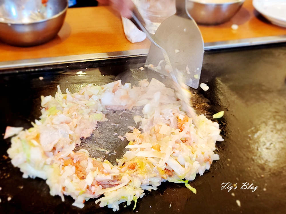 風月Fugetsu，一次就能吃到大阪燒、廣島燒跟文字燒的美味，但真的吃得手忙腳亂考驗手藝啊！ @我眼睛所看見的世界（Fly's Blog）