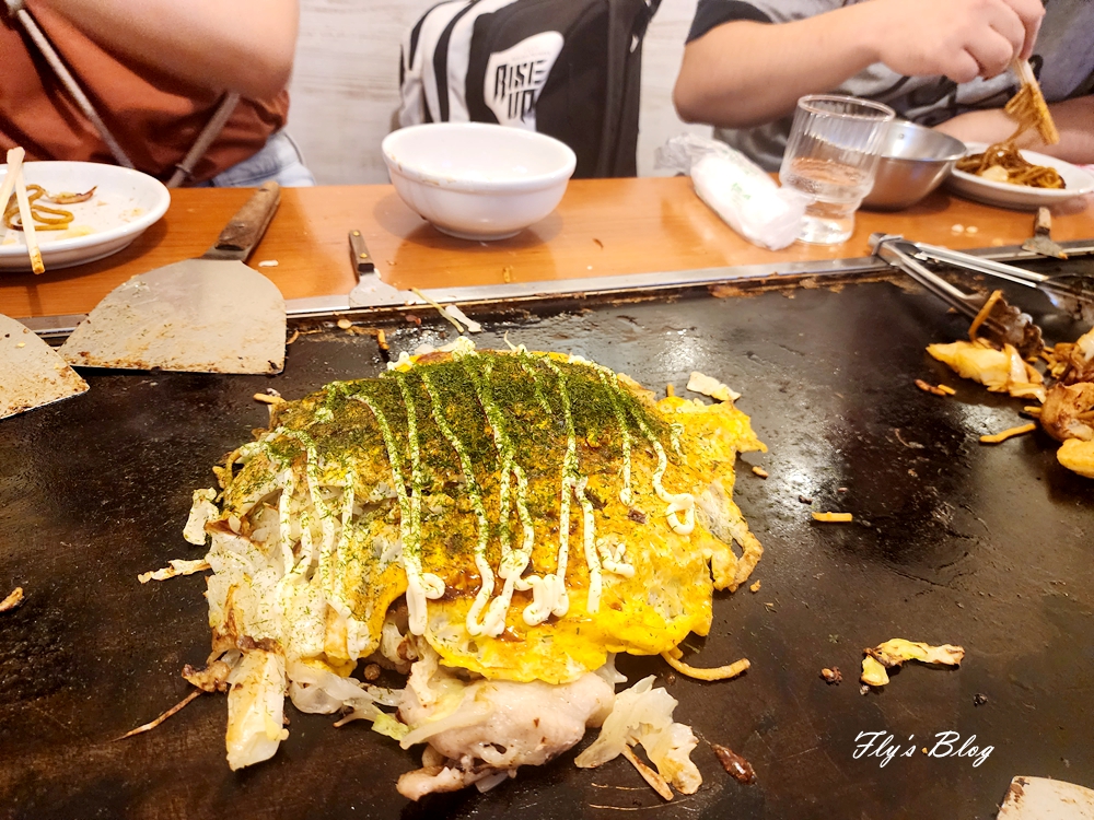 風月Fugetsu，一次就能吃到大阪燒、廣島燒跟文字燒的美味，但真的吃得手忙腳亂考驗手藝啊！ @我眼睛所看見的世界（Fly&#039;s Blog）