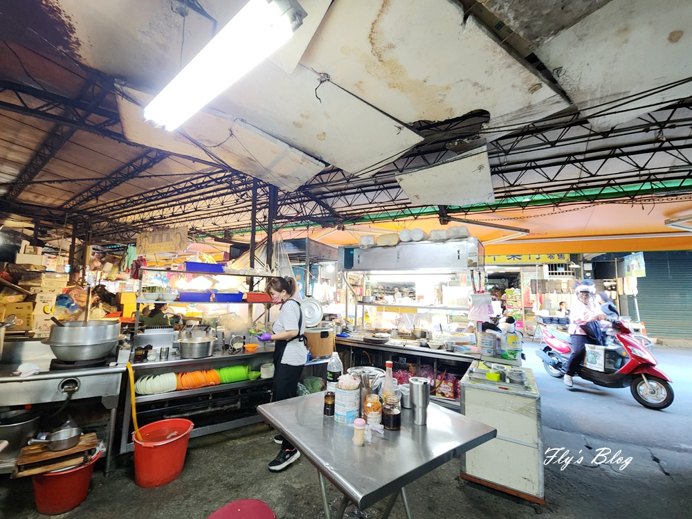 阿輝魯肉飯，醬汁香尾韻帶點甜的美味魯肉飯，在龍興市場內，是受在地人歡迎的美味早午餐 @我眼睛所看見的世界（Fly&#039;s Blog）