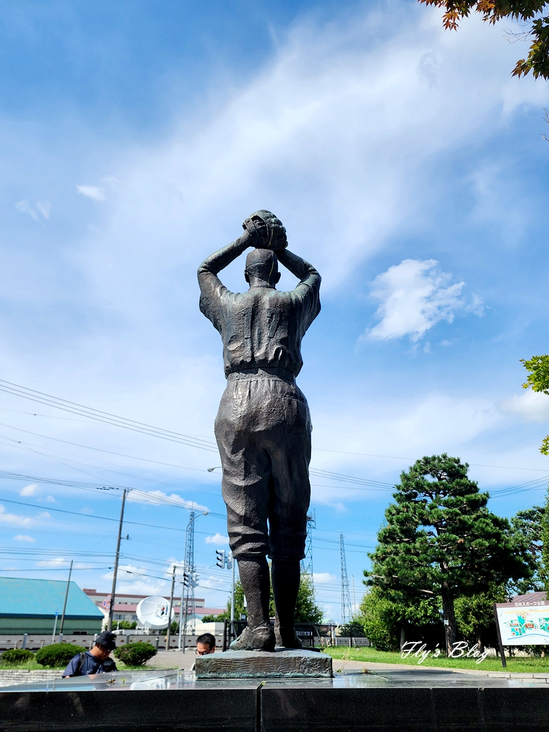 到北海道旭川花咲スポーツ公園看須田博（STARFFIN）銅像，沒有國籍卻拿下日職三百勝的傳奇人物 @我眼睛所看見的世界（Fly&#039;s Blog）