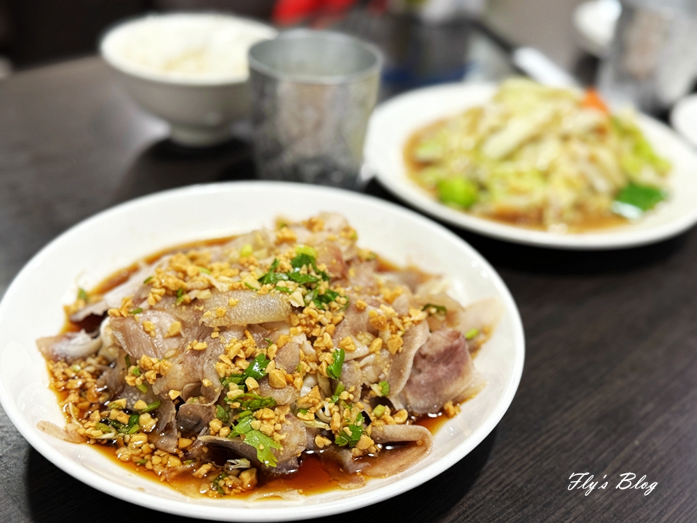 周氏蝦捲台南總店，蝦捲酥脆好吃，連肉燥飯都相當有水準，米飯煮的很美味哪！ @我眼睛所看見的世界（Fly&#039;s Blog）