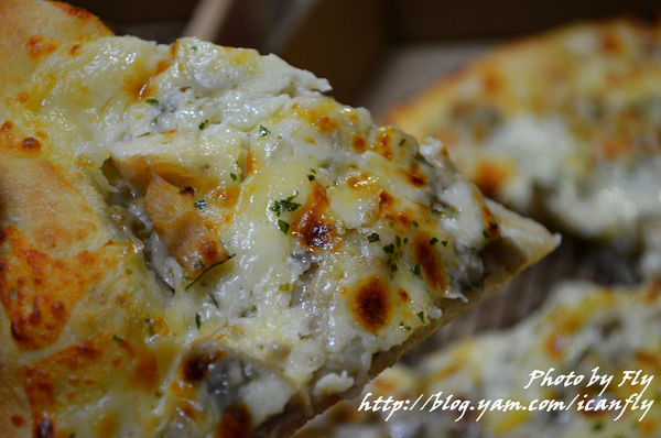【體驗】Pizza Hut新品上市-輕Q餅皮，蕈菇嫩雞還不錯 @我眼睛所看見的世界（Fly&#039;s Blog）