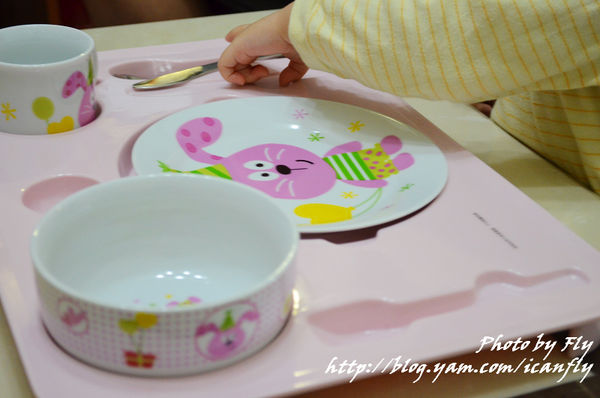 夾緊妹的新餐具，粉紅色的淘氣狗 @我眼睛所看見的世界（Fly&#039;s Blog）