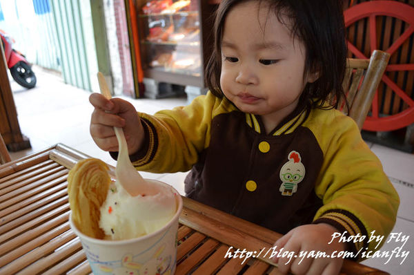 台南大師兄蛋捲香蕉冰，傳統香蕉油口味 @我眼睛所看見的世界（Fly&#039;s Blog）