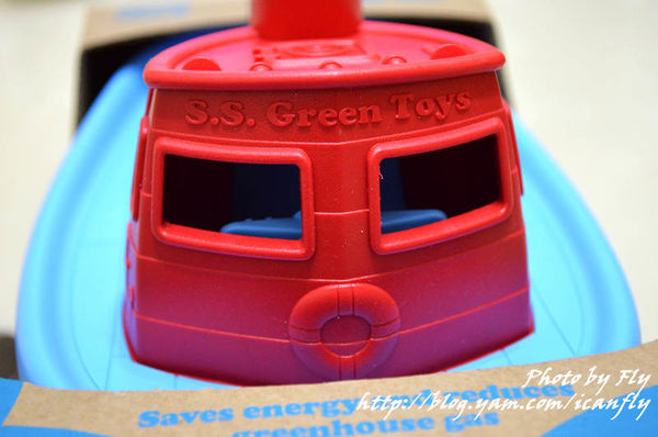 GreenToys 復古環保 玩具拖船，夾緊妹的新玩具 @我眼睛所看見的世界（Fly&#039;s Blog）