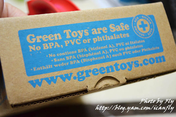 GreenToys 復古環保 玩具拖船，夾緊妹的新玩具 @我眼睛所看見的世界（Fly&#039;s Blog）