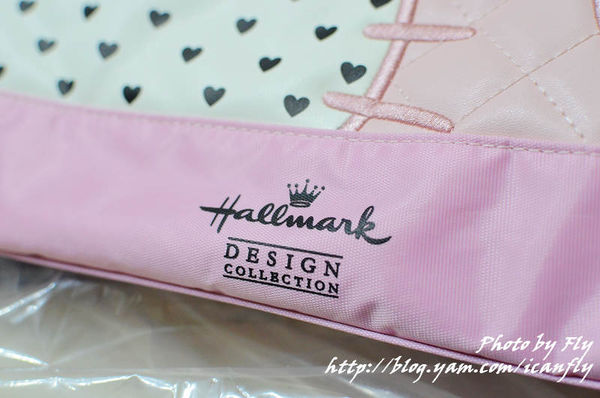 Hallmark X Hello Kitty聯名款，菱格多功能背包 @我眼睛所看見的世界（Fly&#039;s Blog）