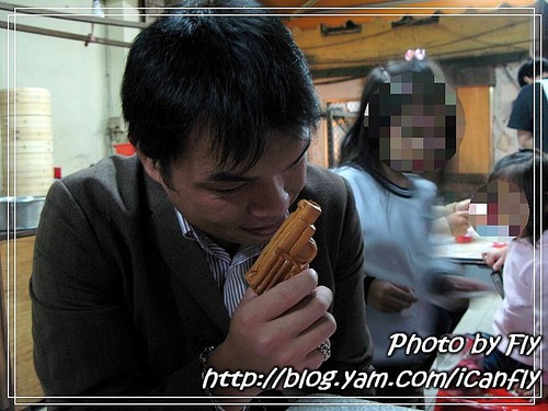 【就是愛吃】剪刀式脆皮立體雞蛋糕《台北：臨江街夜市》 @我眼睛所看見的世界（Fly&#039;s Blog）