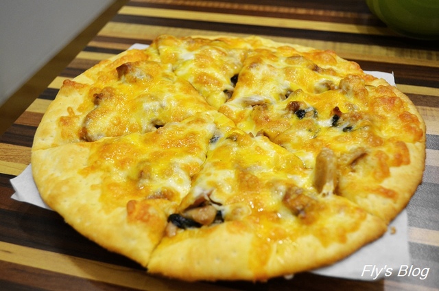 迷你恩創意披薩，三杯雞披薩超乎意料的美味!!!! @我眼睛所看見的世界（Fly&#039;s Blog）