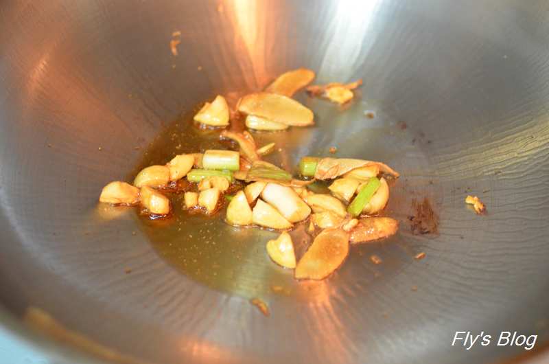 廚房新手也會的不失敗螃蟹料理－麻油香炒螃蟹、螃蟹味噌湯。（雞籠好魚-黃金公蟹身廚房實作） @我眼睛所看見的世界（Fly&#039;s Blog）