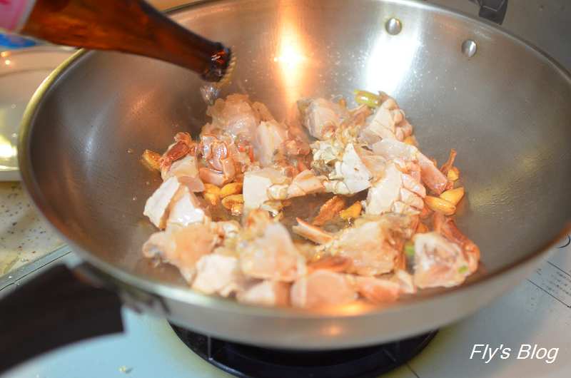 廚房新手也會的不失敗螃蟹料理－麻油香炒螃蟹、螃蟹味噌湯。（雞籠好魚-黃金公蟹身廚房實作） @我眼睛所看見的世界（Fly&#039;s Blog）