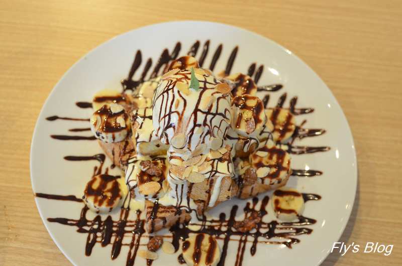 光蠟樹喫茶館，用餐不限時，香蕉巧克力冰淇淋金磚太誘人了!!（軟殼蟹也美味唷~） @我眼睛所看見的世界（Fly&#039;s Blog）