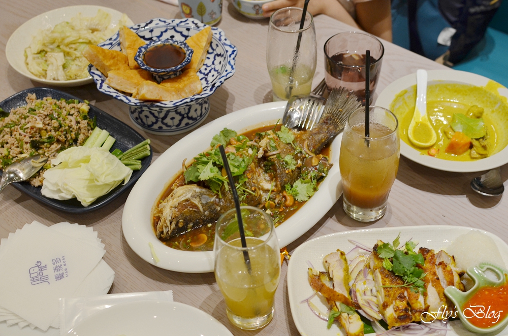 饗泰多 Siam More 泰式風格餐廳，超厚的月亮蝦餅、超飽的套餐，份量與口味都讓人滿意 @我眼睛所看見的世界（Fly&#039;s Blog）