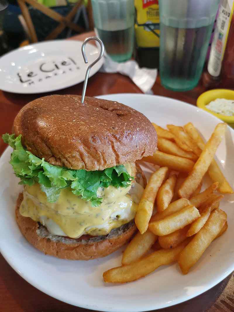 樂漢堡美式餐廳LOVSS BURGER，服務超親切，人氣很旺，想來一定要訂位 @我眼睛所看見的世界（Fly&#039;s Blog）